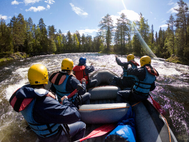 Rafting-en-Laponia_fotoHarriTarvainen-VisitFinland