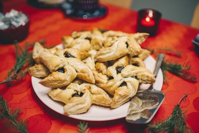 Rellenos de mermelada de ciruela los Joulutorttu son los pastelitos típicos de Navidad 