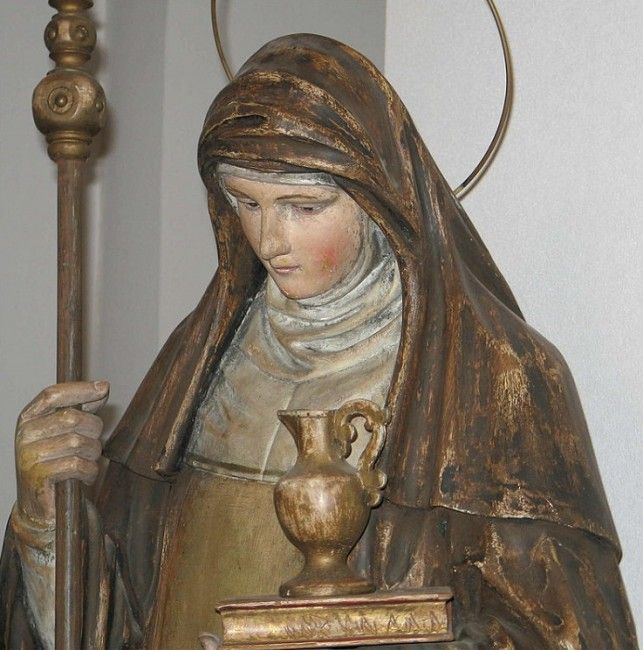 Santa Valburga. Estatua en la iglesia de Contern, Luxemburgo 