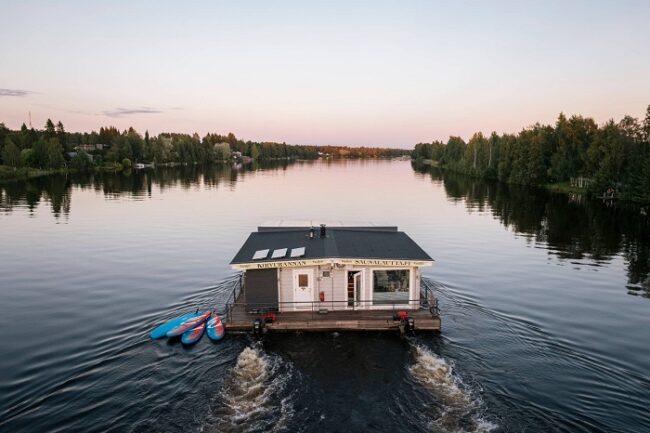 Sauna-flotante-en-la-ciudad-de-Oulu_fotoJuhoKuva-VisitFinland