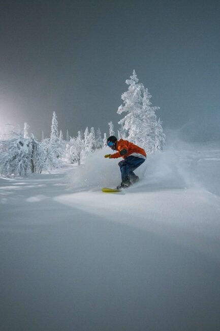 Surfeando-en-la-estación-de-esquí-de-Ylläs_fotoEskoLiukas-SkiYlläs