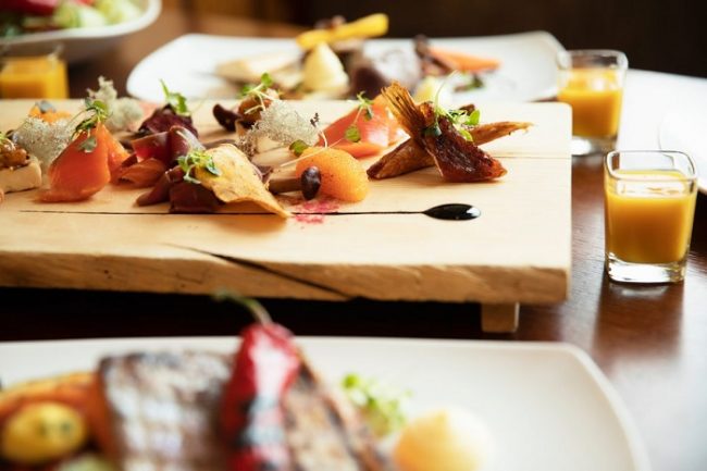 Tabla de productos variados en el restaurante Gaissa en Rovaniemi 