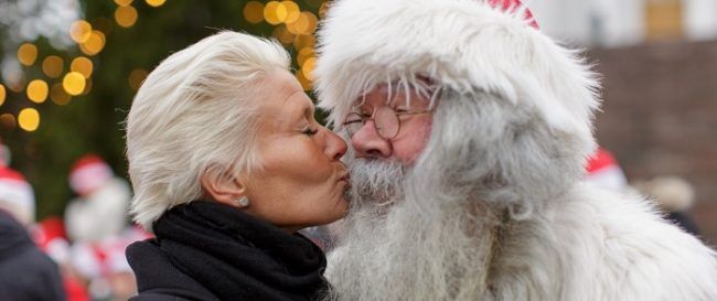 También Papá Noel visita el mercado de Navidad de Helskinki 