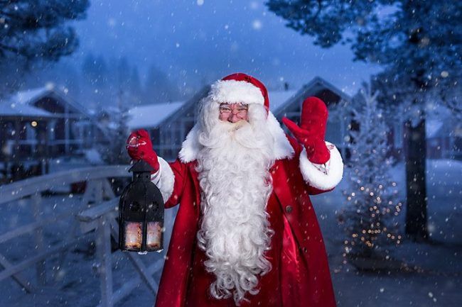 Tambien Papá Noel tiene una oficina en la recepción de las cabañas 