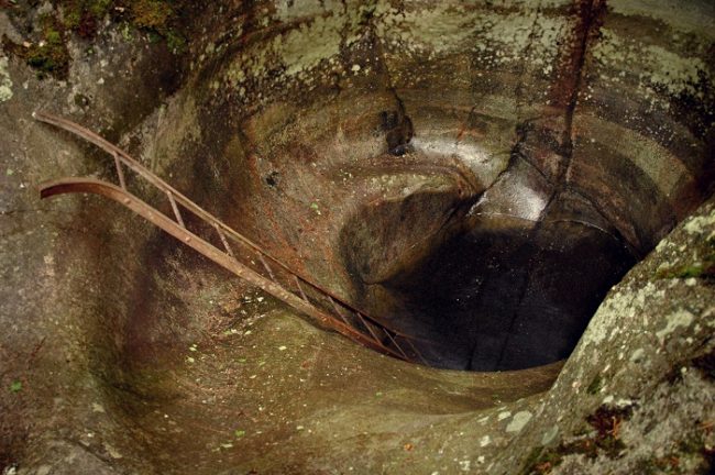 Una de las marmitas gigantes de Askola en Finlandia