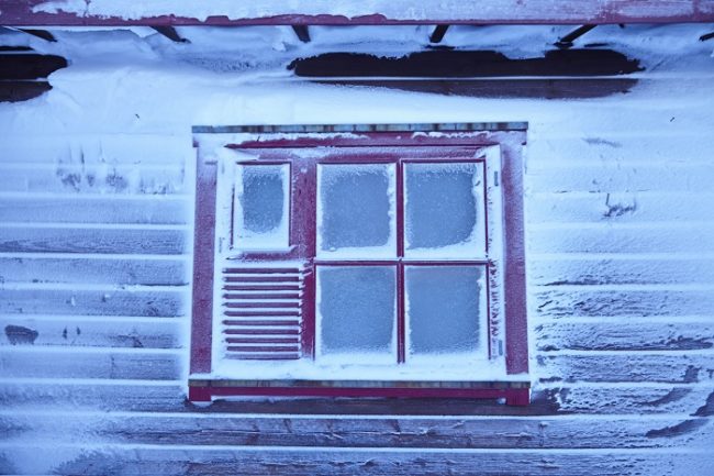 Ventana y nieve 