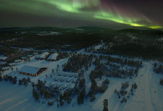 Vista aérea en invierno del Wilderness Hotel Inari 