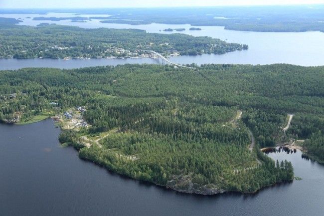 Vista de Puumala su puente y un poco del lago Saimaa 