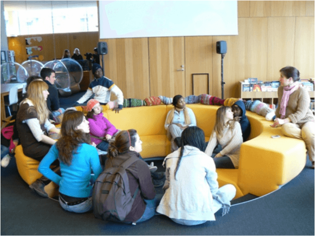 Clase en la biblioteca principal de Turku 