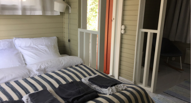 Dormitorio de una de las cabañas del Hotel Punkaharju 