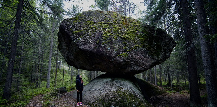 Kummakivi. La Piedra Rara