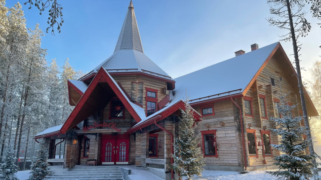 La-cabaña-de-Mamá-Noel-en-Rovaniemi_fotoSantaClausVillage