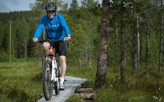 Pedaleando en una zona pantanosa 