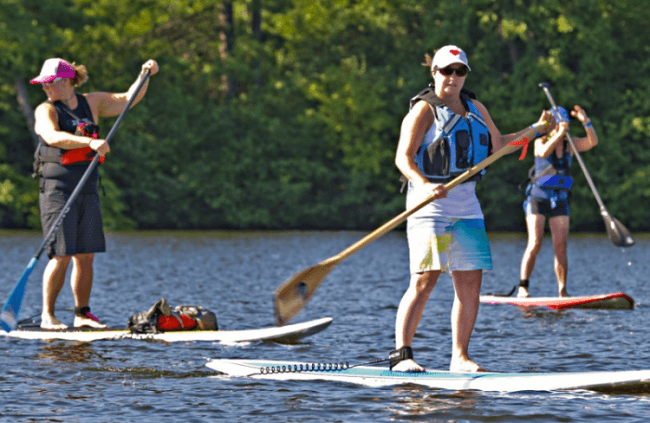 Practicando paddle surf en Levi 