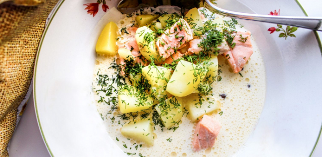 Sopa de salmón en el restaurante Akhun Tupa 